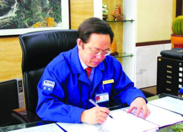 西瑪集團(tuán)董事長楊允成被評選為“感動(dòng)西安——2005年度推動(dòng)西安經(jīng)濟(jì)發(fā)展的十大新聞人物”之一。